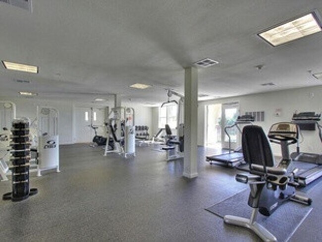 Foto del edificio - Beautiful 2bd Condo In Gated Community With Pool, Gym, and In-unit Laundry!