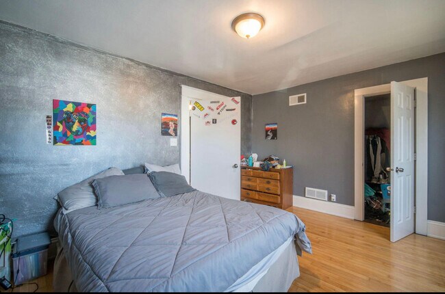 Foto del edificio - 1451 S 73rd St