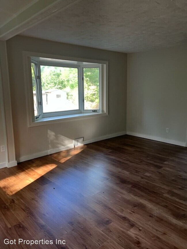 Building Photo - 3 br, 1 bath House - 642 Castlecliff Rd
