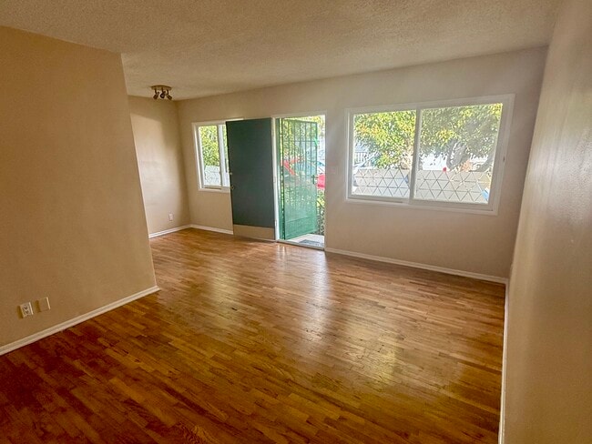 Building Photo - 610 Pier Ave