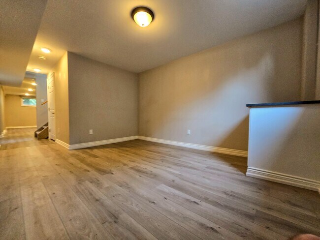 Photo du bâtiment - 730 Clifton Dr