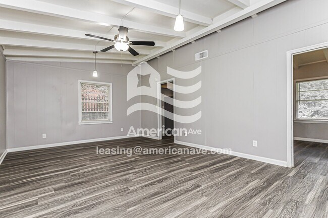 Foto del edificio - 4121 Calhoun Dr