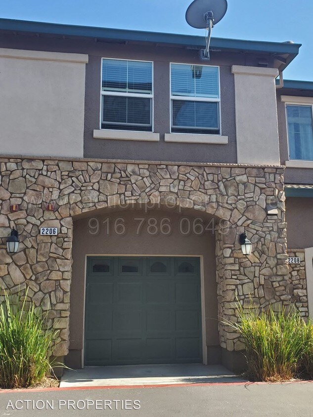 Foto principal - 2 br, 2.5 bath House - 2206 Las Palomas Loop