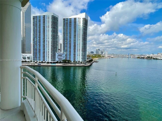 Foto del edificio - 888 Brickell Key Dr