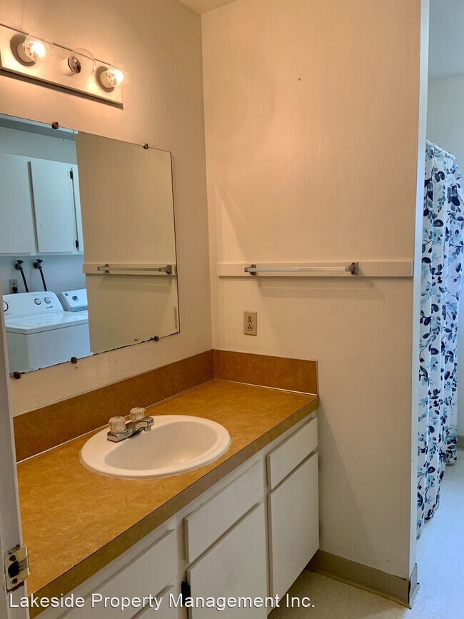 Building Photo - 2 br, 1 bath House - 609 Addison