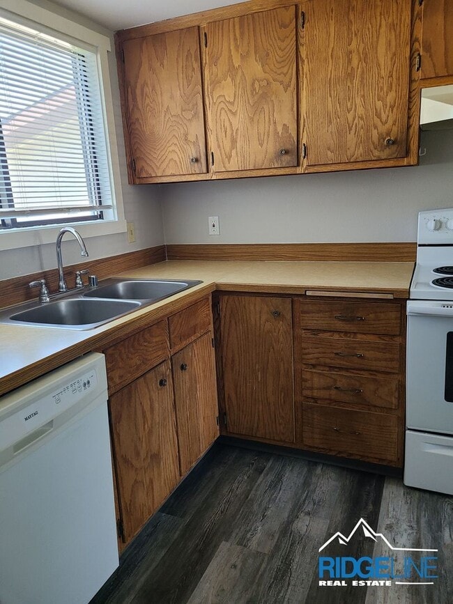 Foto del edificio - 623 Willow Creek Ct