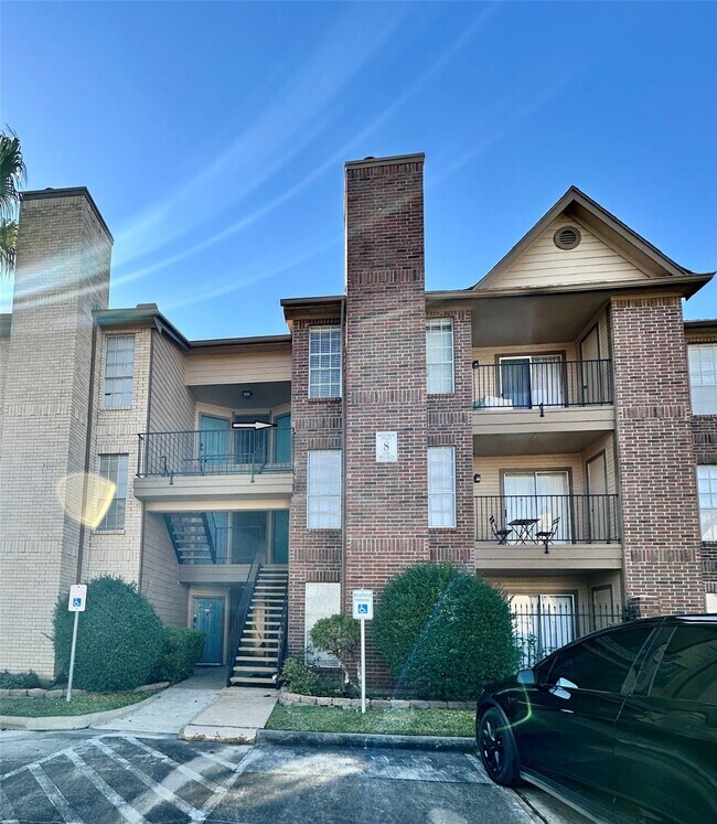 Building Photo - 2121 Hepburn St