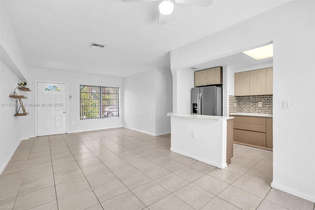 Foto del edificio - 1050 NE 156th St
