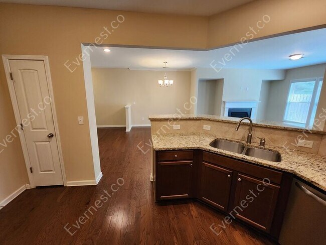 Building Photo - 6170 Shiloh Woods Dr