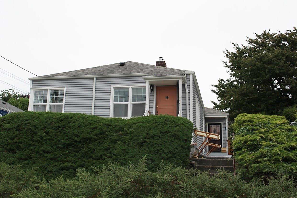 Primary Photo - RENOVATED BALLARD 3 BED, 2 BATH DUPLEX UNI...