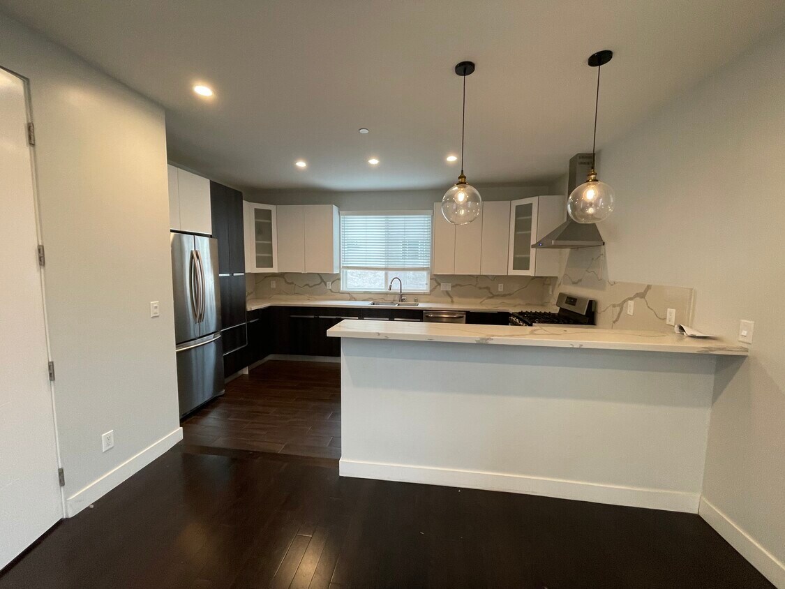 Foto principal - 446 N Stanley Ave