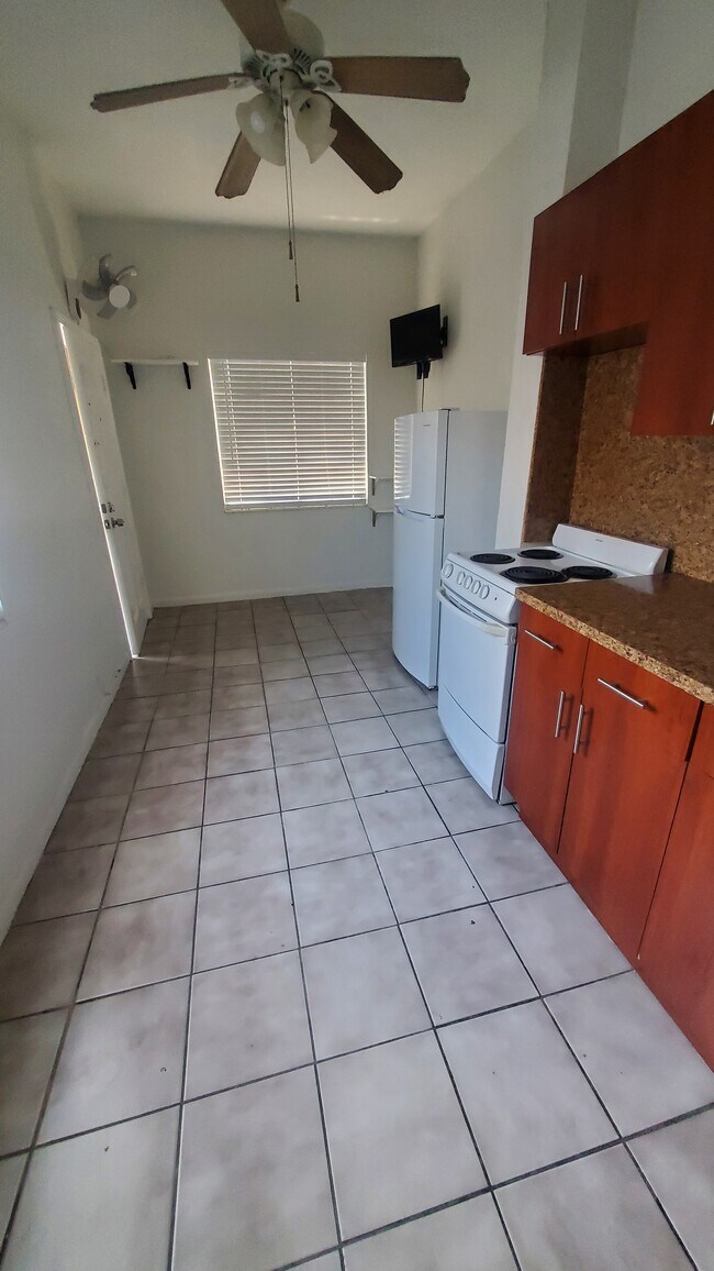Foto del edificio - 2335 SW 9th St