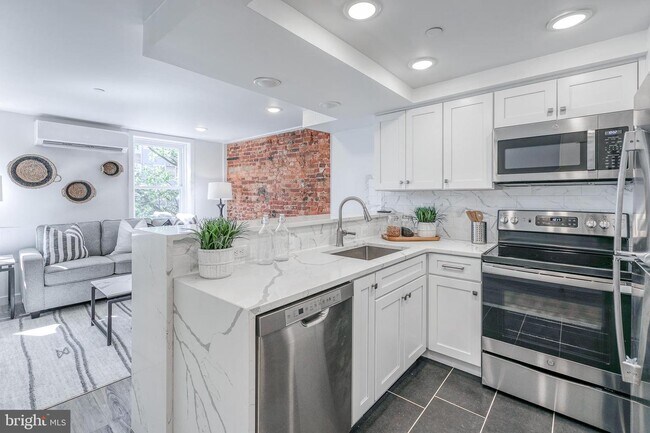 Foto del edificio - 541 E Girard Ave