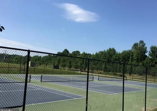 Foto del edificio - 2637 Glenriver Way