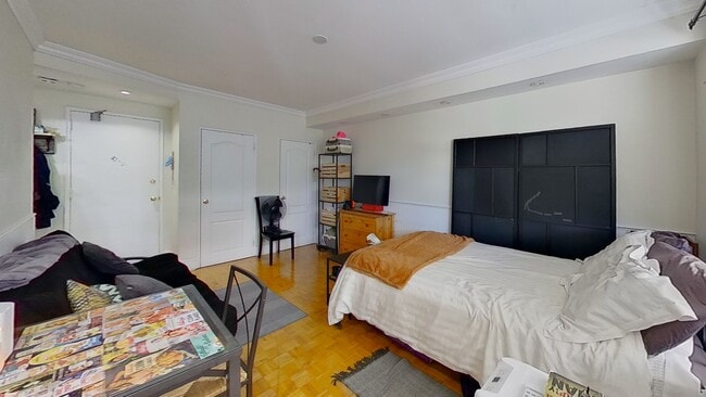 Living Room - 710 Spadina Av