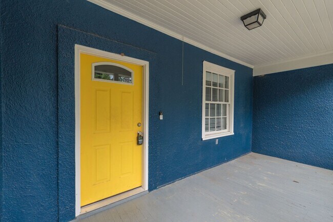 Foto del edificio - 2056 McDowell St