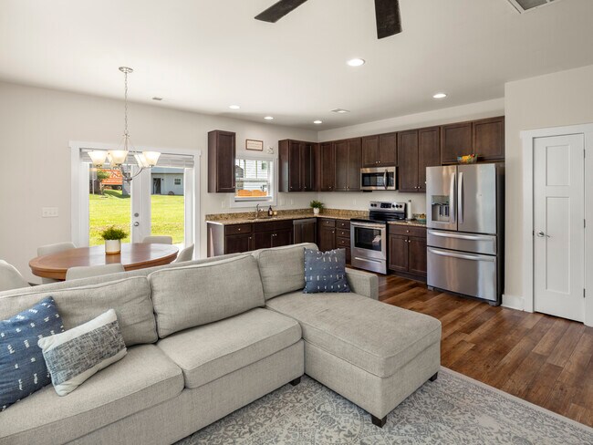 Foto del edificio - 84 Cardwell Ln