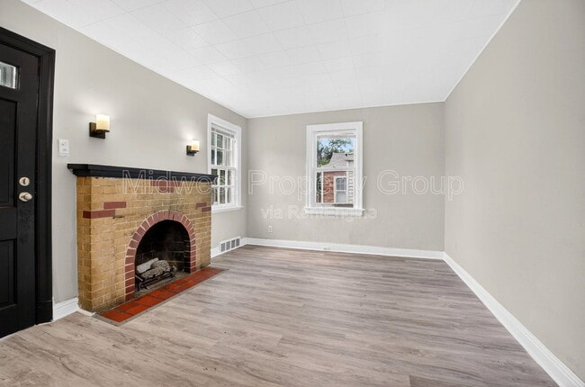 Building Photo - 222 Henquin Dr