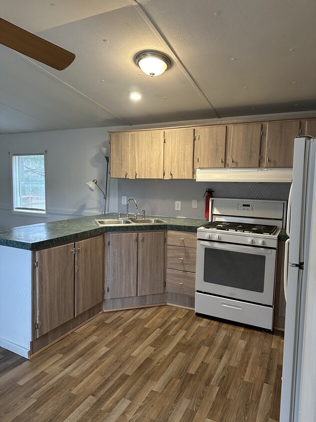 Kitchen - 6591 Hodge Rd