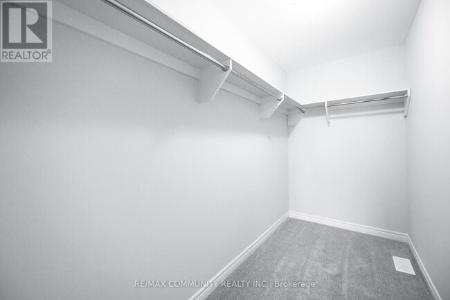 Building Photo - 6 Bradley Ln