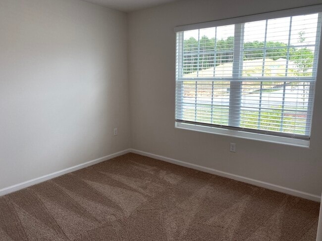 Building Photo - 397 Aubrey Woods Dr