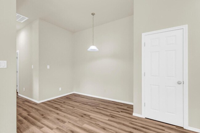 Building Photo - 6108 Caroline Ln