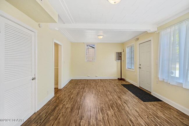 Building Photo - 149 5th St
