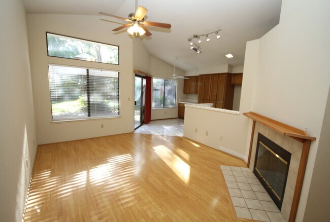 Building Photo - 3Br/2Ba/ 1543SF Single Story Home.  Tenant...