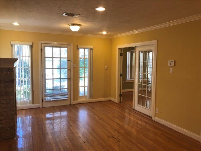 Foto del edificio - 3323 Cloverdale St