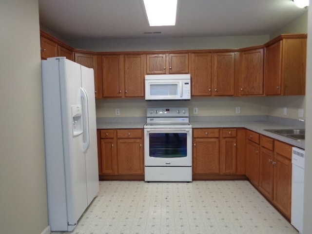 Foto del edificio - 1039 Saddle Wood Dr