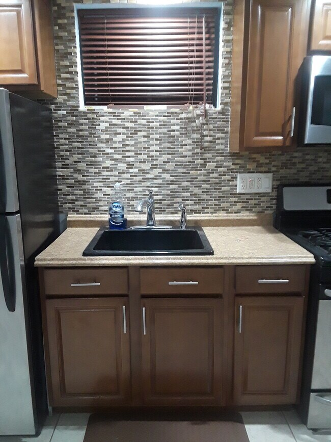 Foto del edificio - 1412 E 69th St