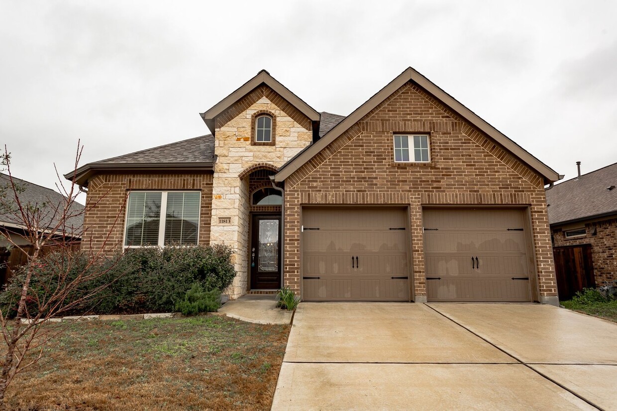 Foto principal - Comfort Meets Style – 3BR/2BA Home in Manor!