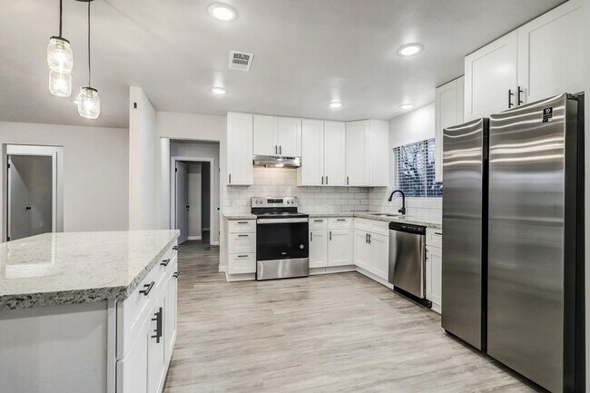 Foto del edificio - 8618 Flossie Mae St