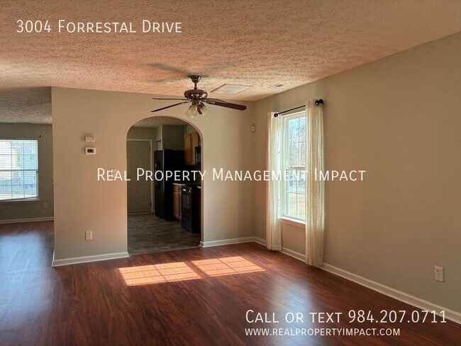 Foto del edificio - 3004 Forrestal Dr