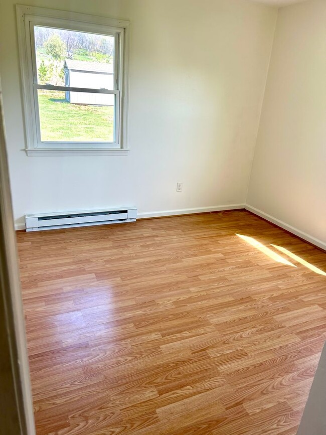 Building Photo - Single Family Home for Rent in Timberville