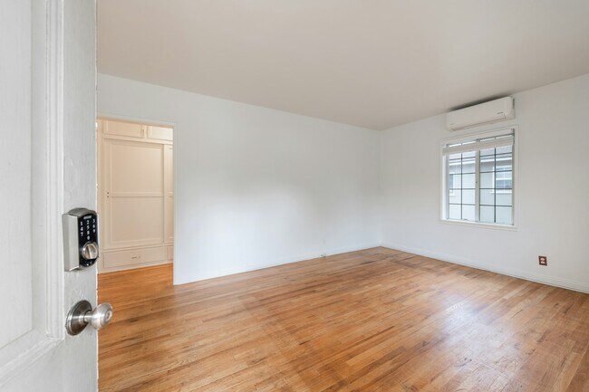 Foto del edificio - 5058 Colfax Ave