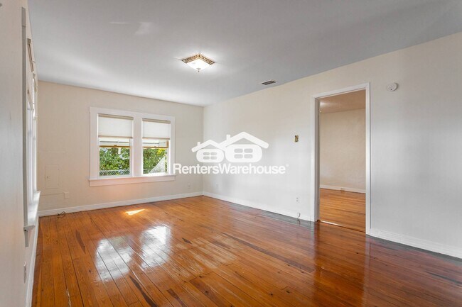 Building Photo - 1008 W Powhatan Ave