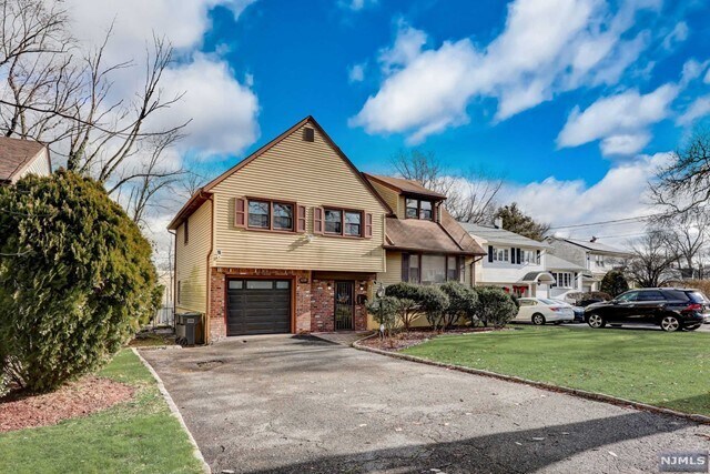 Primary Photo - 419 Windsor Rd