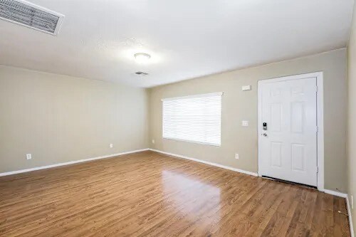 Foto del edificio - 8134 W Flower St