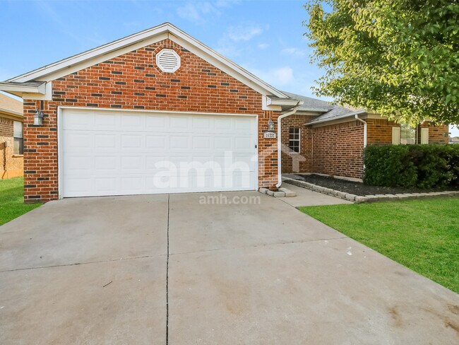 Foto del edificio - 16237 Everglade Ln