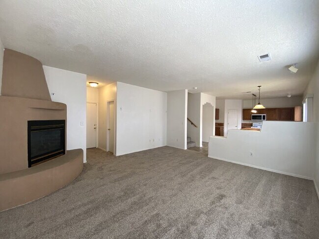 Foto del edificio - 2 STORY SW STYLE HOME W/LOFT