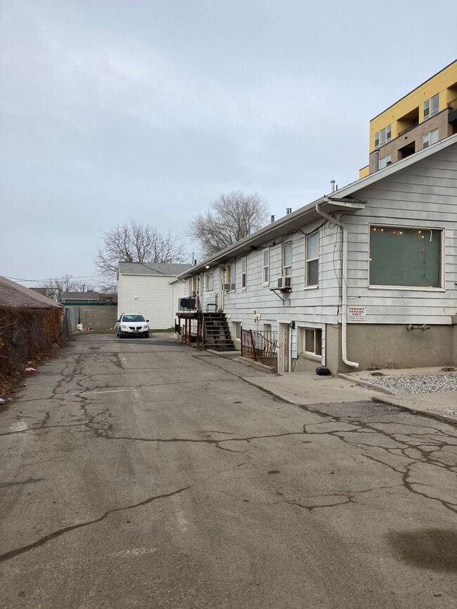 Building Photo - Charming 1 Bedroom 1 Bathroom Apartment *M...