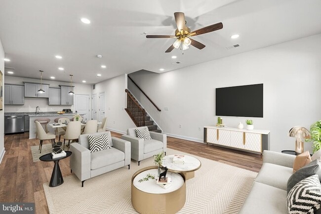 Building Photo - 900 Gilbert Rd