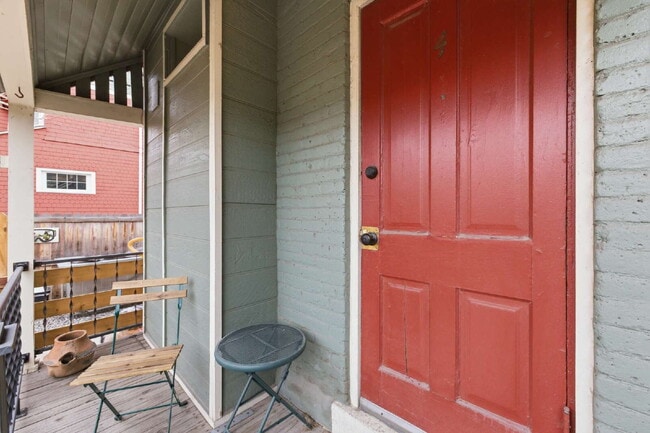 Foto del edificio - Cozy Studio in Charming Victorian Home in Baker District