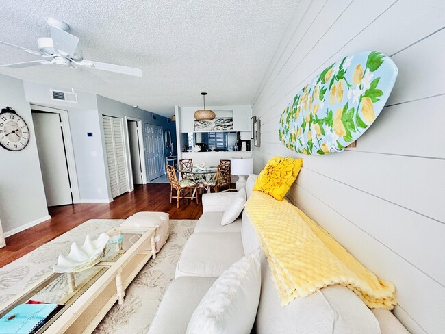 Building Photo - 353 S US Hwy 1