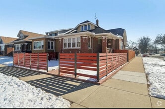 Building Photo - 4857 W Wellington Ave