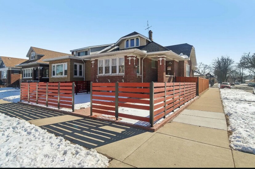 Foto principal - 4857 W Wellington Ave