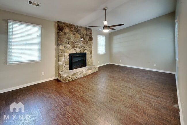 Building Photo - 3295 Redona Dr