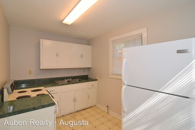 Building Photo - 944 Milledge Rd
