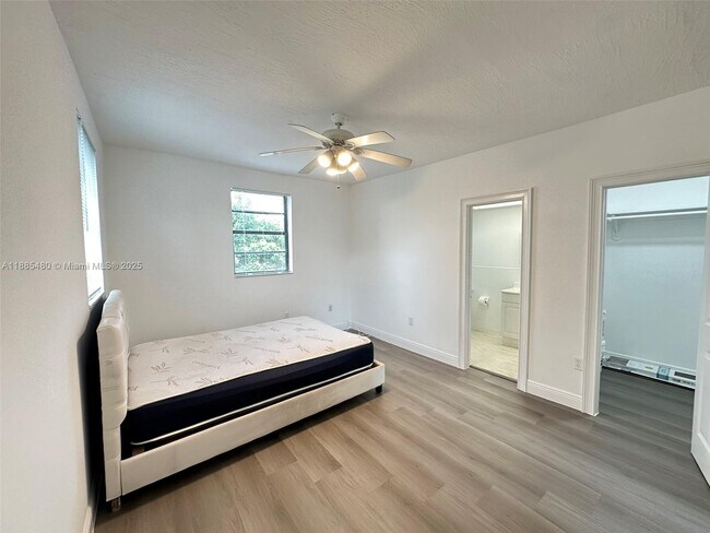 Foto del edificio - 312 SW 32nd Ave